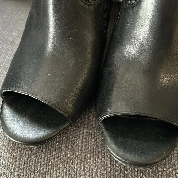 Jessica Simpson Black Leather Peep Toe Heels - Picture 7 of 7